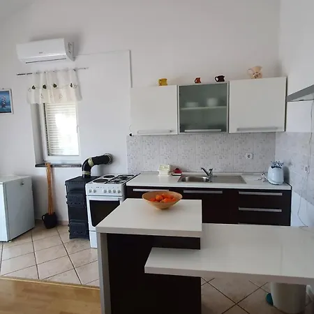 Guest house Labinac In Vabriga With Garden Close To Sea Tar-Vabriga