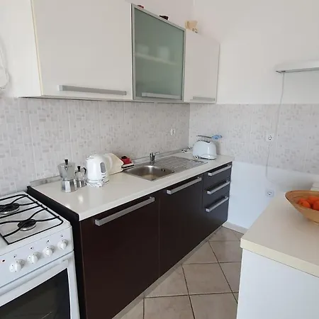 Labinac In Vabriga With Garden Close To Sea
